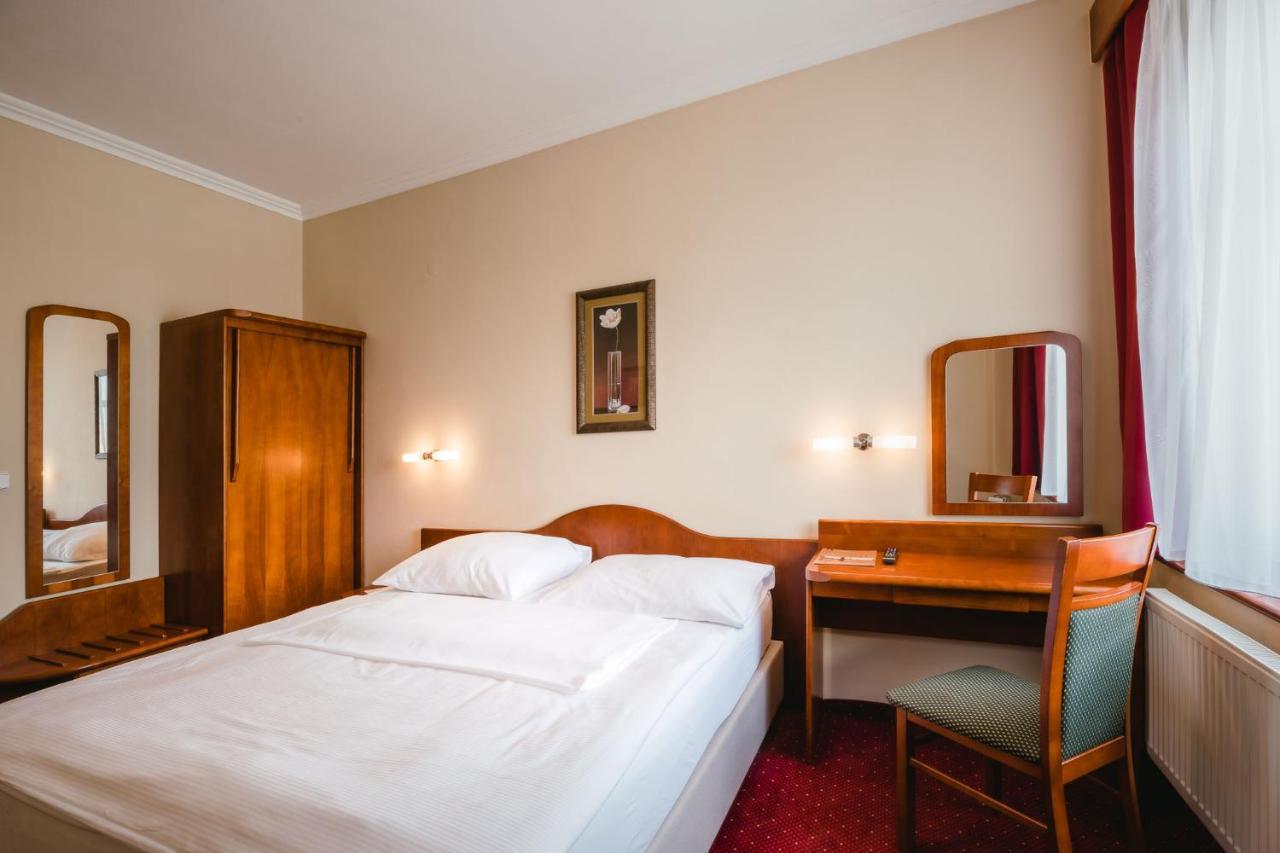 Wellness Hotel Luzan Румбурк Экстерьер фото