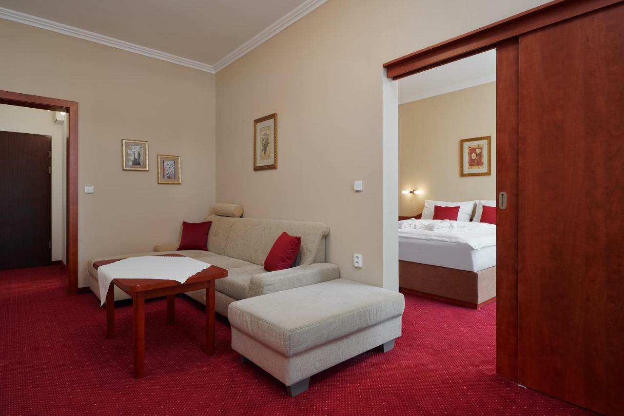 Wellness Hotel Luzan Румбурк Экстерьер фото