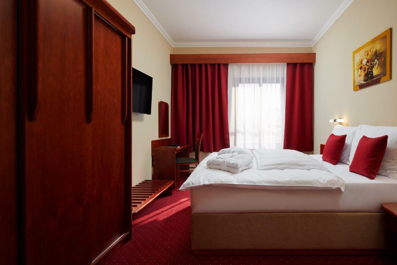 Wellness Hotel Luzan Румбурк Экстерьер фото