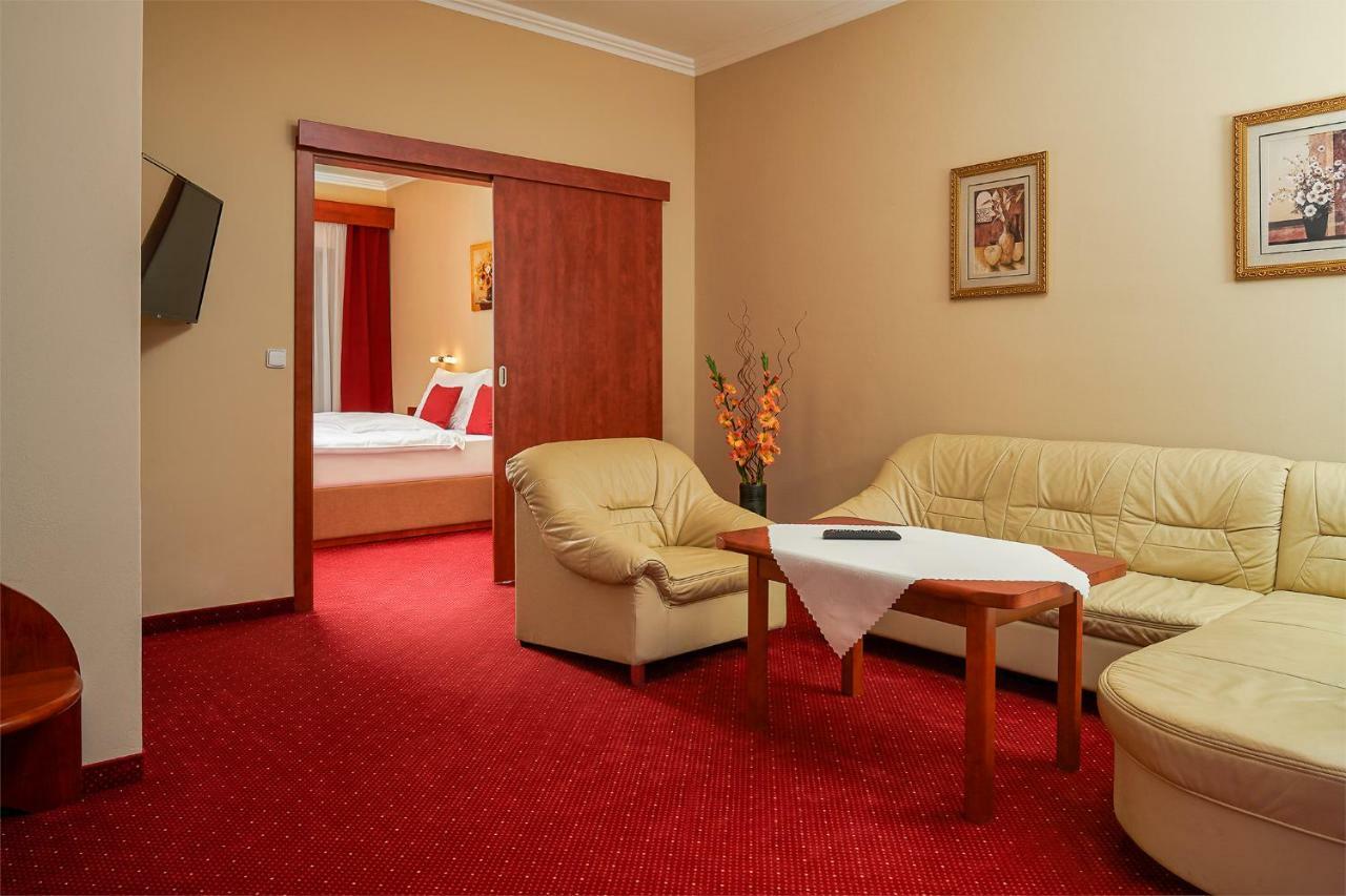 Wellness Hotel Luzan Румбурк Экстерьер фото