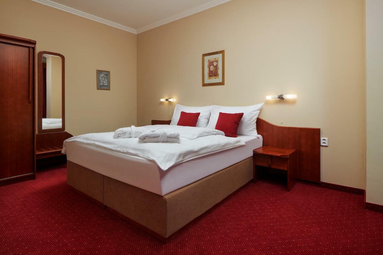 Wellness Hotel Luzan Румбурк Экстерьер фото